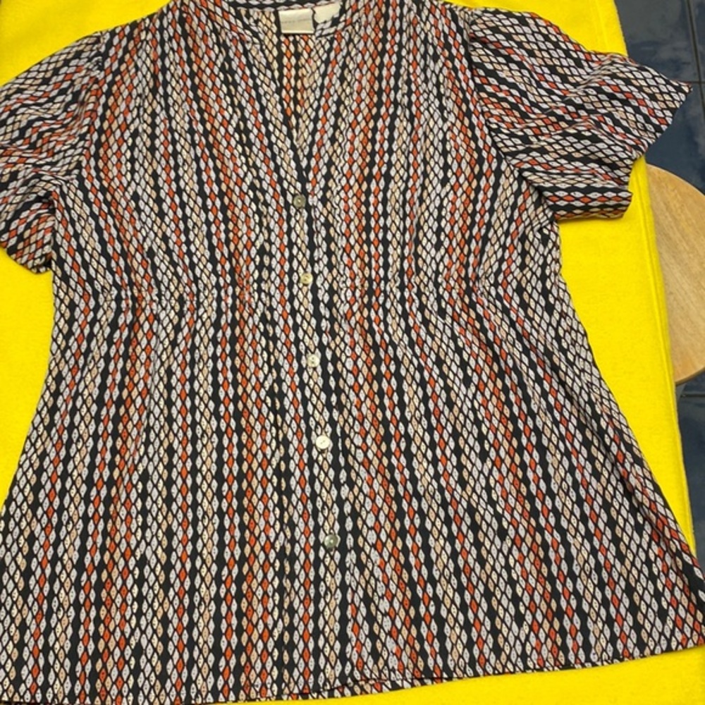Emma James button down multi colored short sleeve blouse.